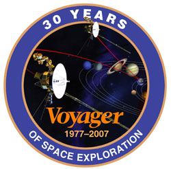 Logo des 30 ans de Voyager 1 et 2.