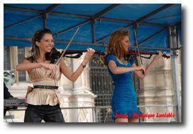 Musiciennes du groupe roumain Amadeus. Image Dominique Lamiable