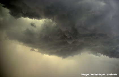 Nuages mamma sous l'orage.