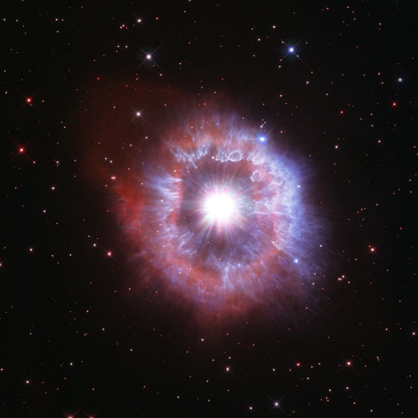 Hubble_celebrates_31st_birthday_with_giant_star_on_the_edge_of_destruction.jpg, avr. 2021
