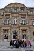 Groupe devant le Sénat.